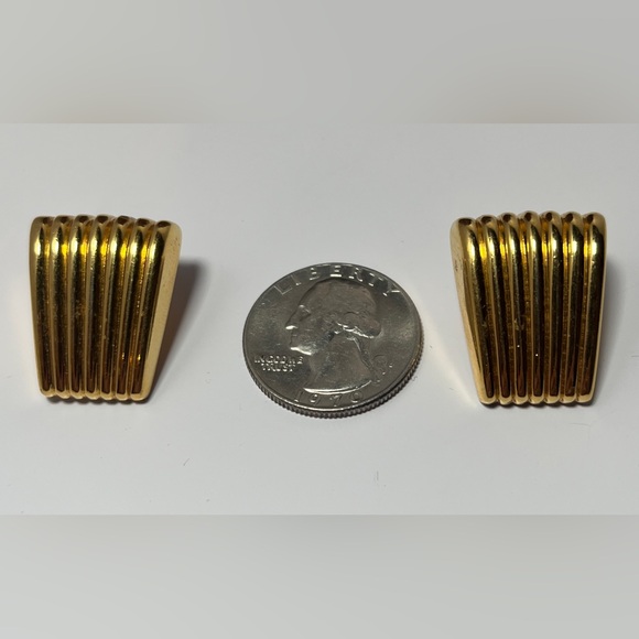 Rare and Vintage Monet Gold-Plated Clip-On Earrings - Picture 4 of 4